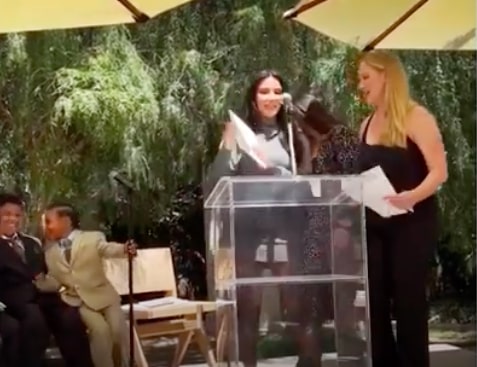 Kim Kardašijan diplomirala pravo, nakon šest godina studija: Proslavila diploma u dvorištu vile (VIDEO)