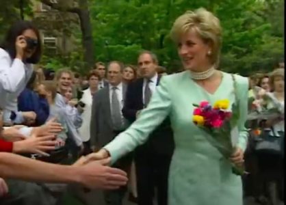 Odeća princeze Dajane na aukciji: Očekuje se cena po komadu i do 50 hiljada dolara (VIDEO)