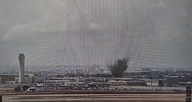 Raketa pogodila međunarodni aerodrom: Objavljeni snimci udara u Tel Avivu, nadvija se crni dim (VIDEO)