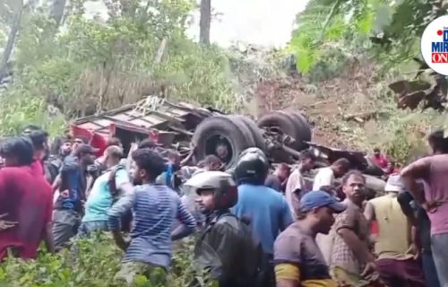 Jeziva saobraćajna nesreća: Autobus sleteo sa litice, poginulo 8 ljudi, 30 povređeno (FOTO/VIDEO)