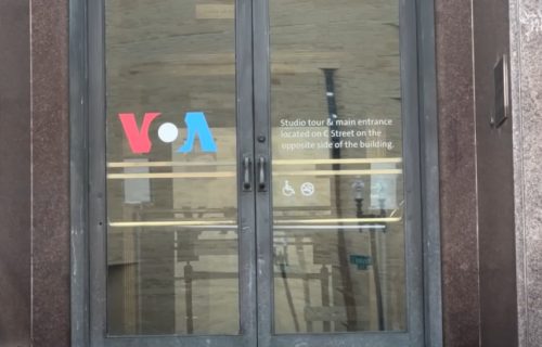 Svi zaposleni u Glasu Amerike dobijaju rešenja o otkazu?