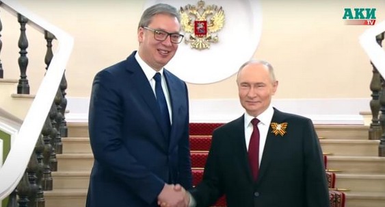 Vučić na Paradi pobede u Moskvi: Predsednika Srbije dočekao Vladimir Putin (FOTO)