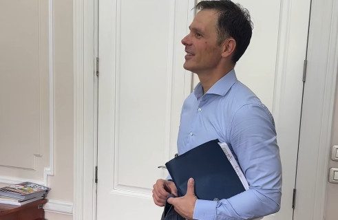 Mala proslava za nove pobede: Ministar Mali obeležio sedam godina na čelu Ministarstva finansija (VIDEO)
