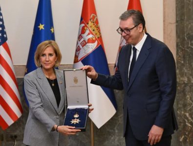 Vučić odlikovao kongresmenku Teni: “Hvala na svemu što ste učinili za naše prijateljstvo” (VIDEO+FOTO)