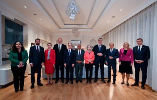 Vučić poručio iz Tirane: " Sa ponosom ću i ovoga puta predstavljati pozicije i interese Srbije kao slobodne i slobodarske zemlje" (FOTO)