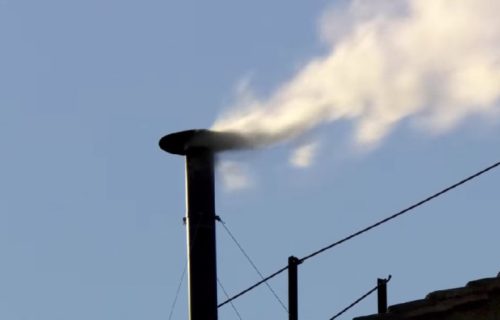 Izabran 267. papa! Beli dim se zavijorio iznad Sikstinske kapele (VIDEO)