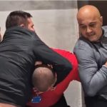Zastrašujuće scene nasilja iz Skupštine Kraljeva: Opozicionar davi pripadnika obezbeđenja (VIDEO)