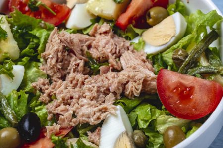 Salata od tunjevine: Lagana i brza, zasitna večera (RECEPT+VIDEO)