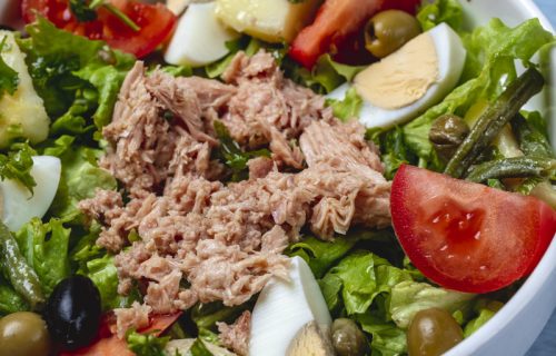 Salata od tunjevine: Lagana i brza, zasitna večera (RECEPT+VIDEO)