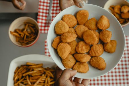 Domaće chicken nuggets: Hrskave i bez aditiva (RECEPT+VIDEO)