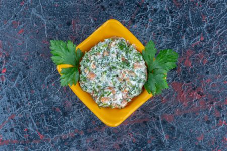 Zapečeni spanać sa mladim sirom: Plus mocarela, za puniji ukus (RECEPT+VIDEO)
