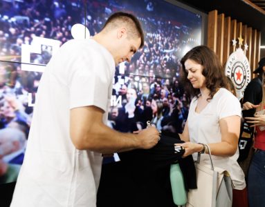 Košarkaši Partizana posetili Poslovni centar NIS-a u Beogradu
