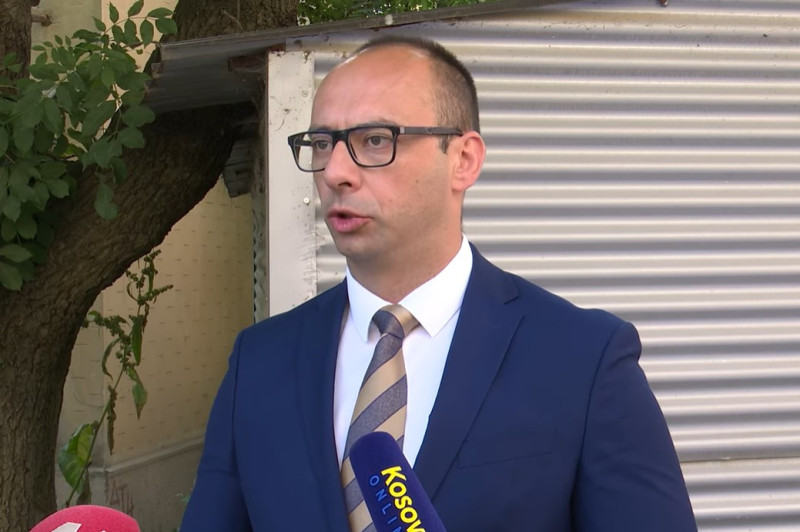 Simić odlazi na saslušanje uzdignute glave: Nismo radili ništa protivzakonito, mesto nam je bilo uz narod