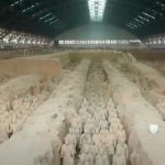 Turista izazvao bes u Kini: Oštetio dve statue iz čuvene Terakota vojske (VIDEO)