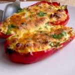 Crvena paprika, punjena feta sirom: Brzi ručak, za vreme tropskih temperatura (RECEPT+VIDEO)