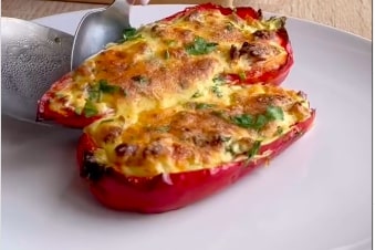 Crvena paprika, punjena feta sirom: Brzi ručak, za vreme tropskih temperatura (RECEPT+VIDEO)