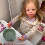 “Reborn doll”- beba koja to nije: Izgledaju, mirišu i osećaju, kao prave bebe (VIDEO)