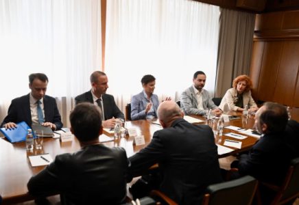 Razgovori o medijima i izborima u Srbiji: Brnabićeva se sastala sa ambasadorima Kvinte i EU