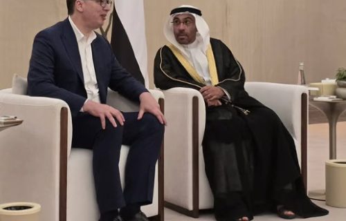 Predsednik Vučić stigao u Ujedinjene Arapske Emirate: Poseta u trenutku koji je nikad važniji (FOTO)