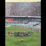 Tragedija: Srušila se ograda tribine na stadionu, navijači popadali, ima mrtvih (UZNEMIRUJUĆI SNIMAK)