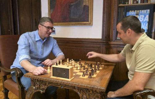 Trenuci relaksacije: Predsednik Srbije objavio fotografiju iz Predsedništva