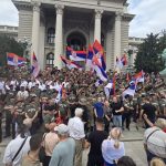 "Veterani! Junaci Srbije! Srećan Vidovdan!" Vučić podelio fotografiju ispred Skupštine, počeo program