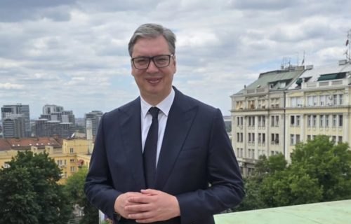 "Vidovdan na poslu. Čast i ponos!": Vučić čestitao praznik za terase Predsedništva (FOTO)