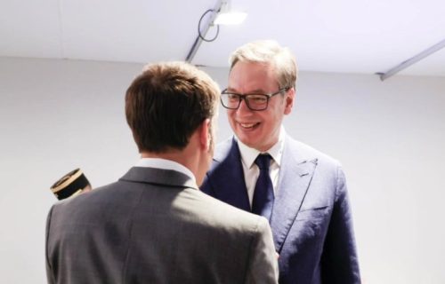 "Prijateljski i srdačan sastanak sa francuskim predsednikom": Vučić se sastao sa Makronom u Sevilji (FOTO)