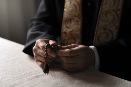 Telo italijanskog sveštenika pronađeno u masovnoj grobnici u Siriji
