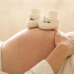 Šokantna vizija budućnosti: Umesto žene, roboti nose bebu devet meseci