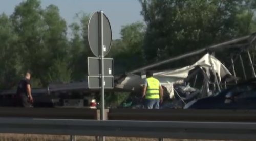 Drama na auto-putu: Prevrnuo se kamion i zapalio