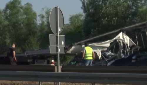 Drama na auto-putu: Prevrnuo se kamion i zapalio