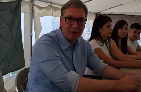 "Studenti su pobedili, blokaderi izgubili": Vučić sa studentima iz Pionirskog parka