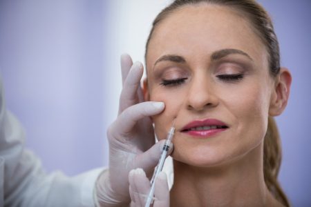 Botoks vs. anti-age krema: Šta zaista briše bore?