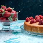 Lagana torta sa jagodama: Sa puno žute kreme i voća (RECEPT+VIDEO)