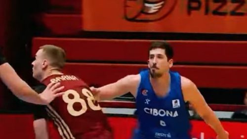Srpski košarkaš priveden na hrvatskoj granici zbog podizanja tri prsta