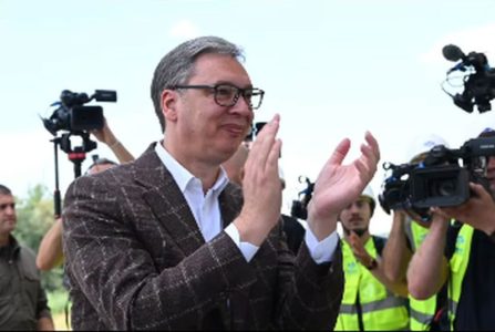 Vučić: “Zahvaljujući vašoj podršci, snazi i hrabrosti uspeli smo da nastavimo da gradimo zemlju” (FOTO)