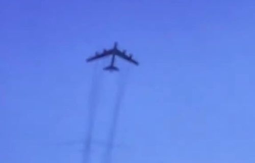 Snimak drame u vazduhu: Pilot putničkog aviona u zadnjem momentu izbegao sudar sa bombarderom
