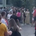 Incident u Novom Sadu: Blokaderi opkolili kuću Miloša Vučevića, gradonačelnik Mićin poziva na uzdržavanje od retorike mržnje (VIDEO)