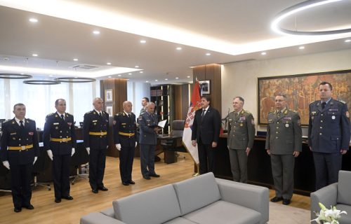 Ministar Gašić uručio ukaze o postavljenjima na nove dužnosti u Kopnenoj vojsci (FOTO)