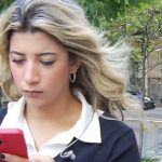 Danak neiskustvu: Pokušao da otme telefon novinarki pred uključenje u program, ona ga ismejala (VIDEO)
