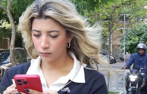 Danak neiskustvu: Pokušao da otme telefon novinarki pred uključenje u program, ona ga ismejala (VIDEO)