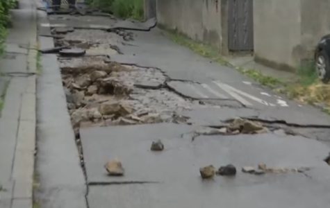 Nevreme odnelo asfalt sa ulice na Dušanovcu, ekipe su na terenu (FOTO)