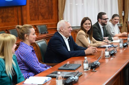 Ministar akademik Bela Balint ispratio srpsku reprezentaciju na Olimpijadu iz veštačke inteligencije u Kini