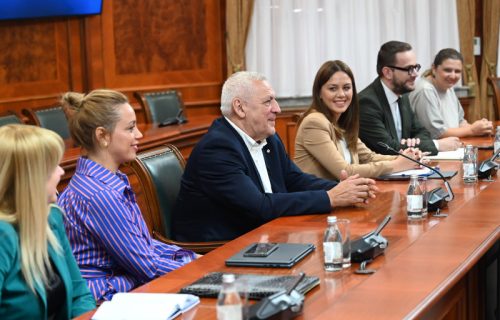 Ministar akademik Bela Balint ispratio srpsku reprezentaciju na Olimpijadu iz veštačke inteligencije u Kini