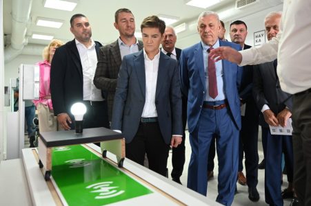 Ministar akademik Balint sa predsednicom Narodne skupštine Anom Brnabić posetio Naučno-tehnološki park Čačak