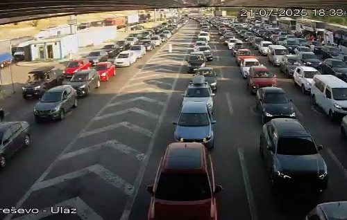 Putnička vozila na Preševu čekaju 30 minuta, teretnjaci na prelazima najviše sva sata