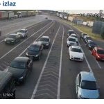 Stanje na graničnim prelazima: Putnička vozila se zadržavaju pola sata, teretnjaci čekaju i po pet sati