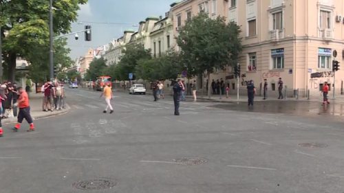 Uklonjene blokade u Glavnoj ulici u Zemunu: Radnici javnih gradskih preduzeća izveli akciju (FOTO)