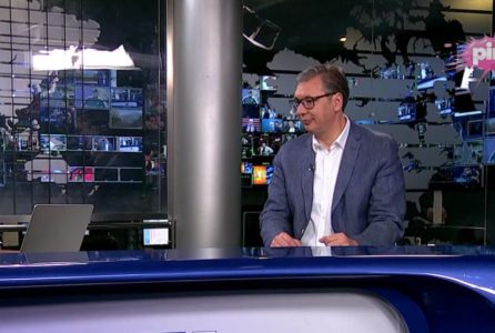Vučić: “Nastavljamo da gradimo, radovi na auto-putu ka Zrenjaninu i Fruškogorskom koridoru odlično napreduju”